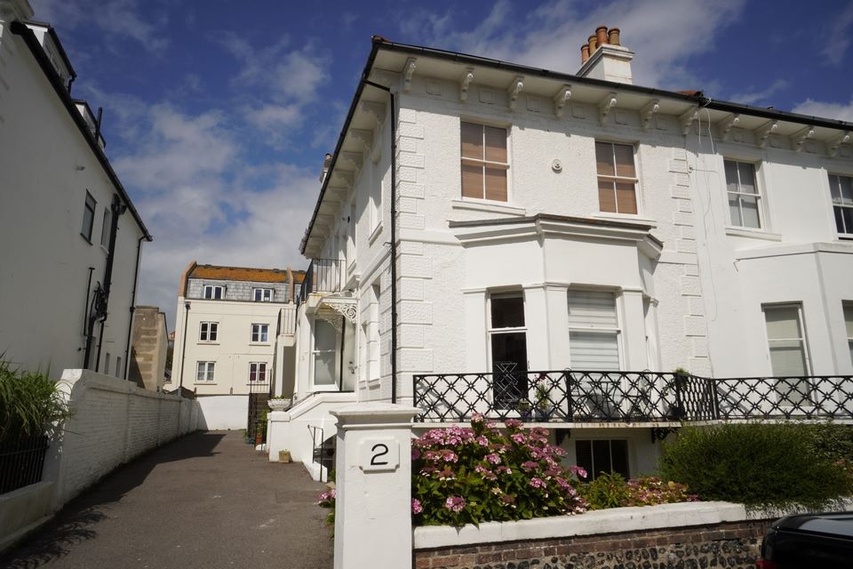 MEDINA VILLAS HOVE